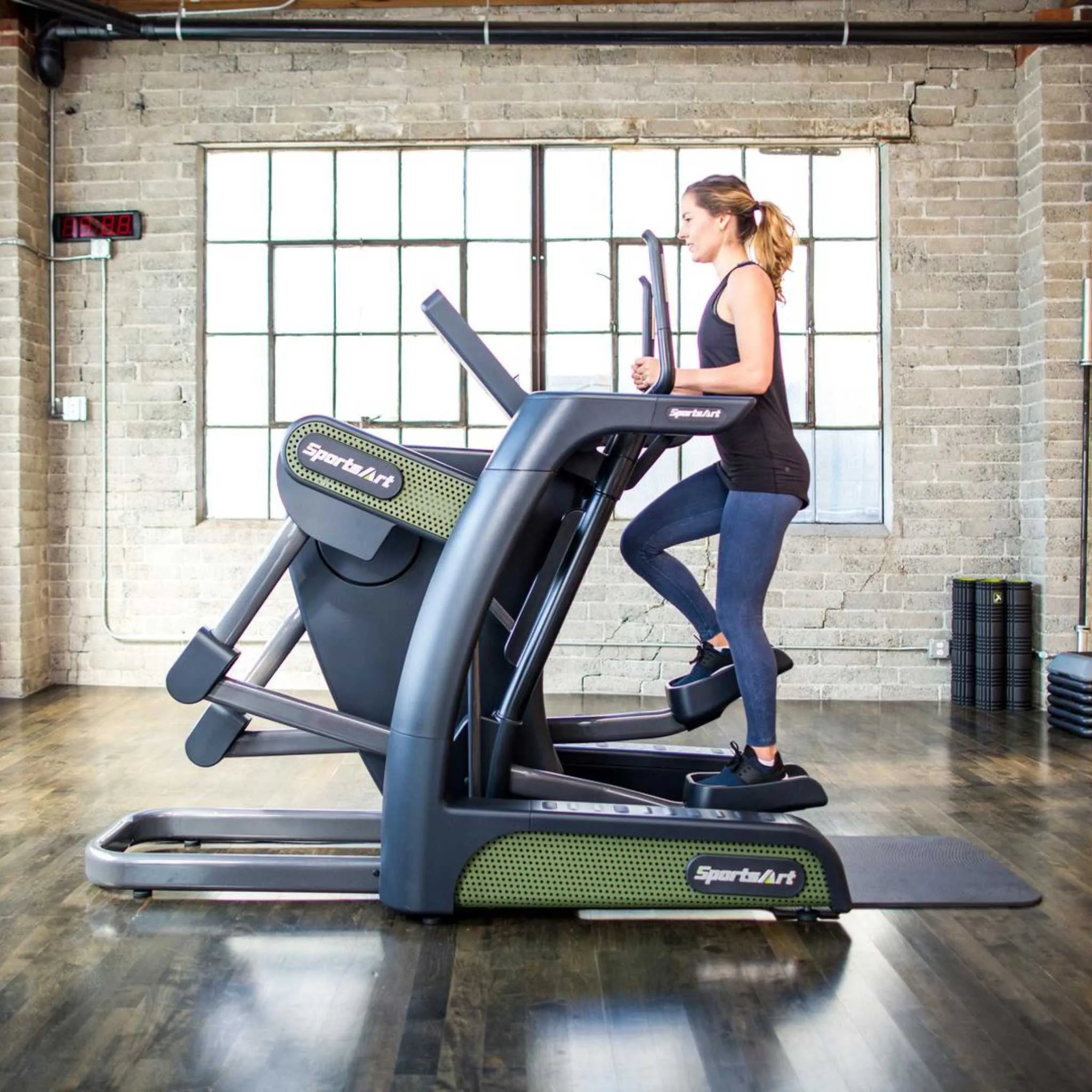 SportsArt G886 Verso Status Eco-Powr Cross Trainer