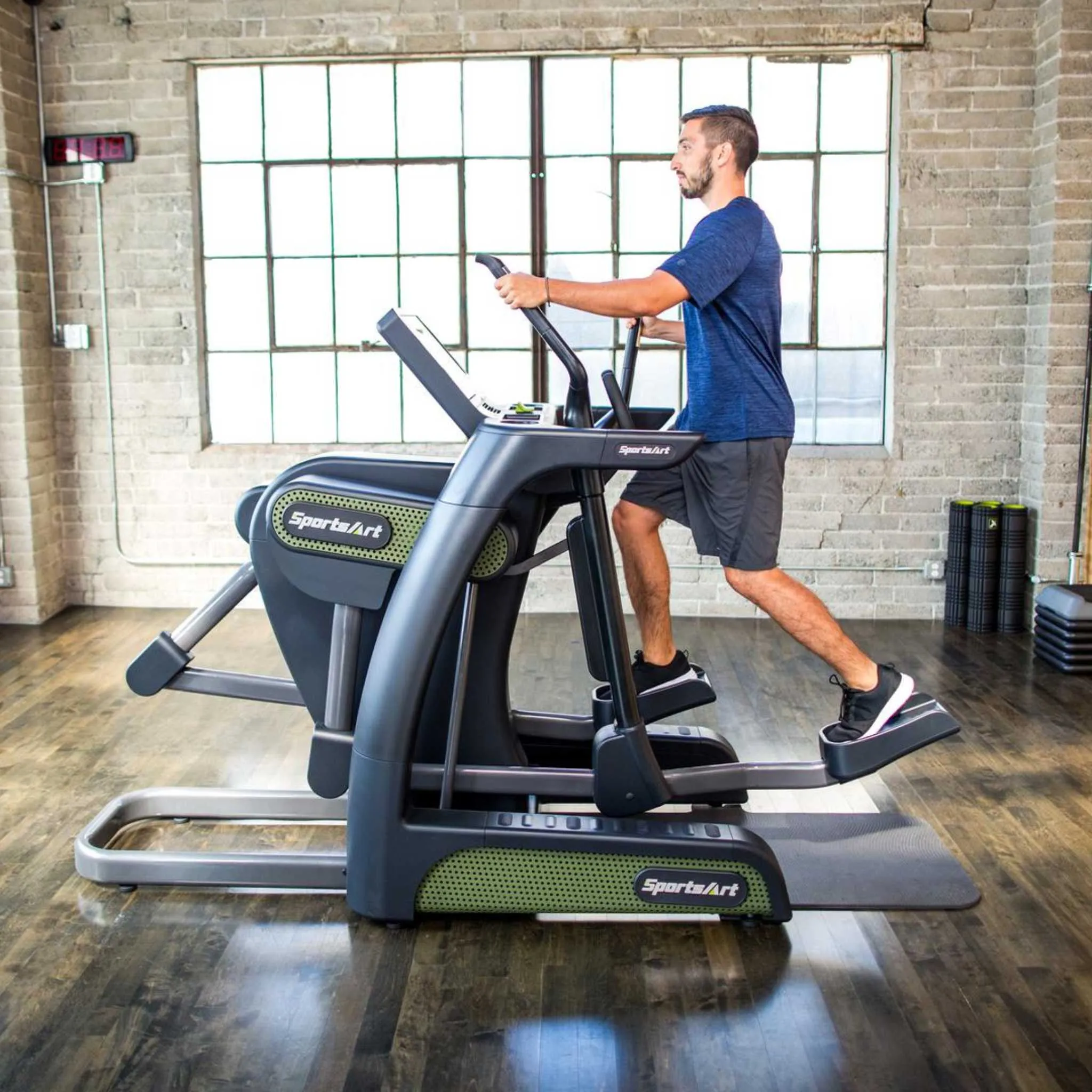 SportsArt G886 Verso Status Eco-Powr Cross Trainer